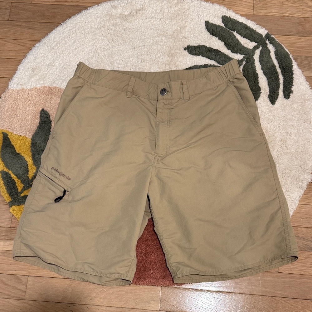 Patagonia Men's Khaki Cargo Shorts